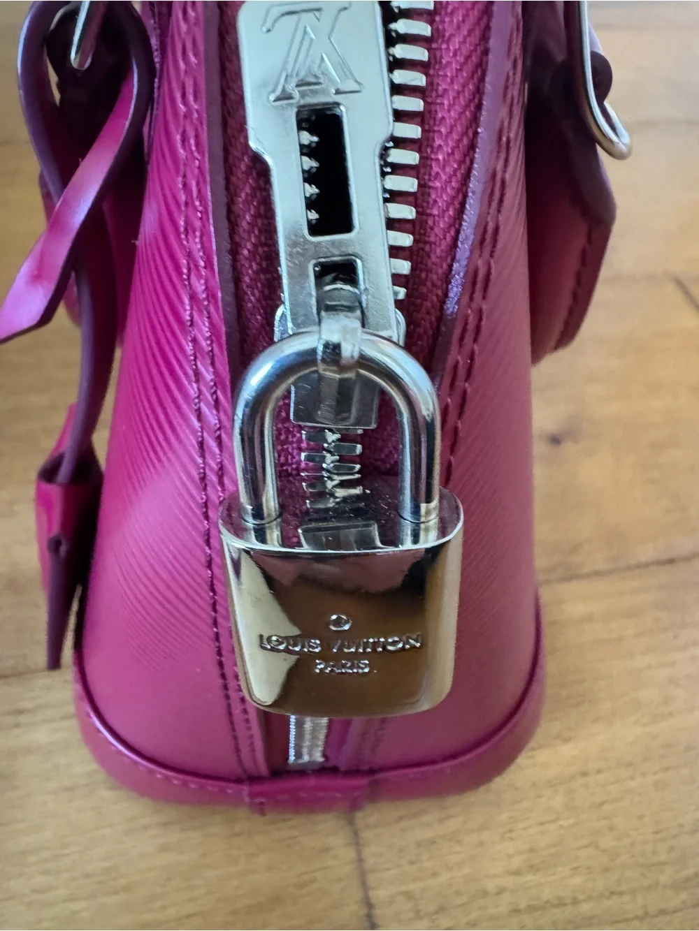 Louis Vuitton Alma BB Epi Leather Satchel in Fuchsia - Picture 8 of 10